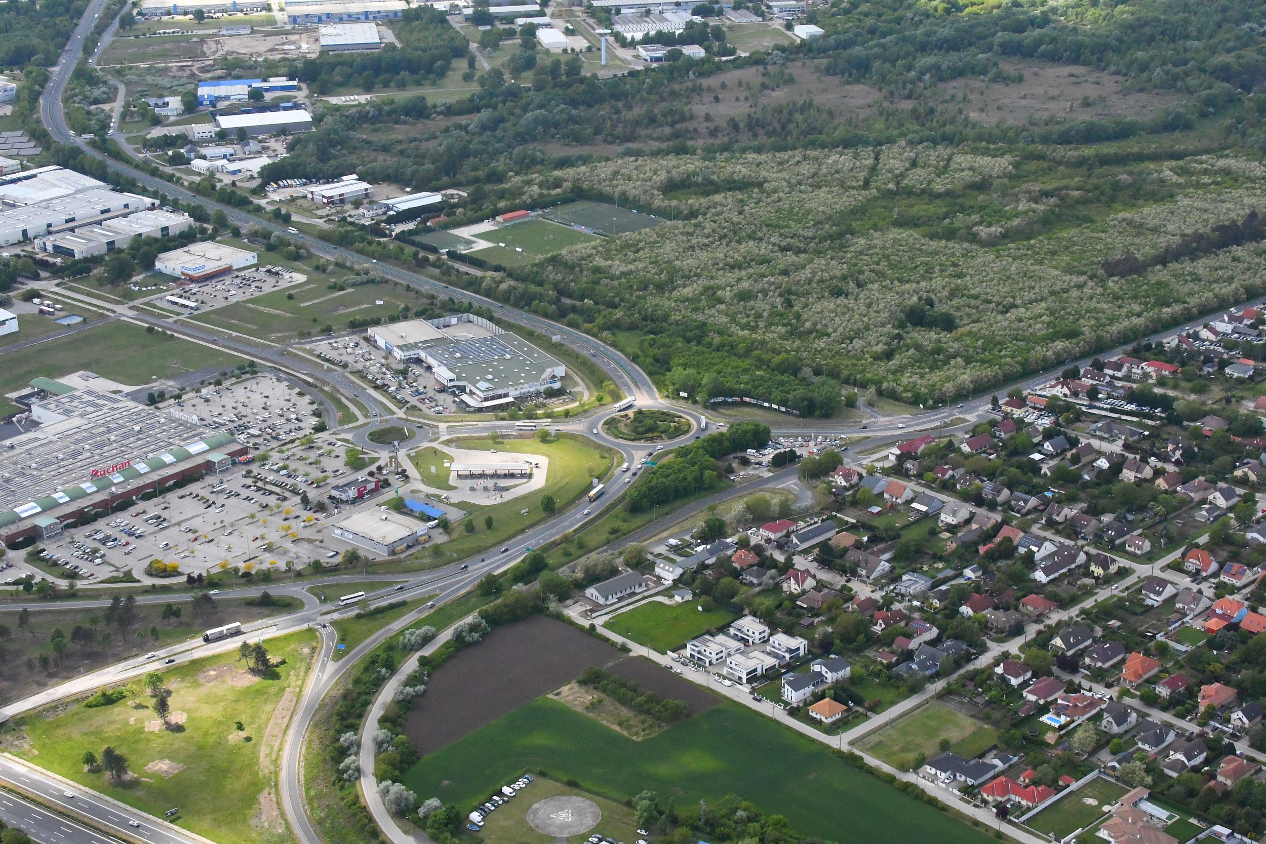 Előrelépés az Auchan-körforgalom bővítésének ügyében